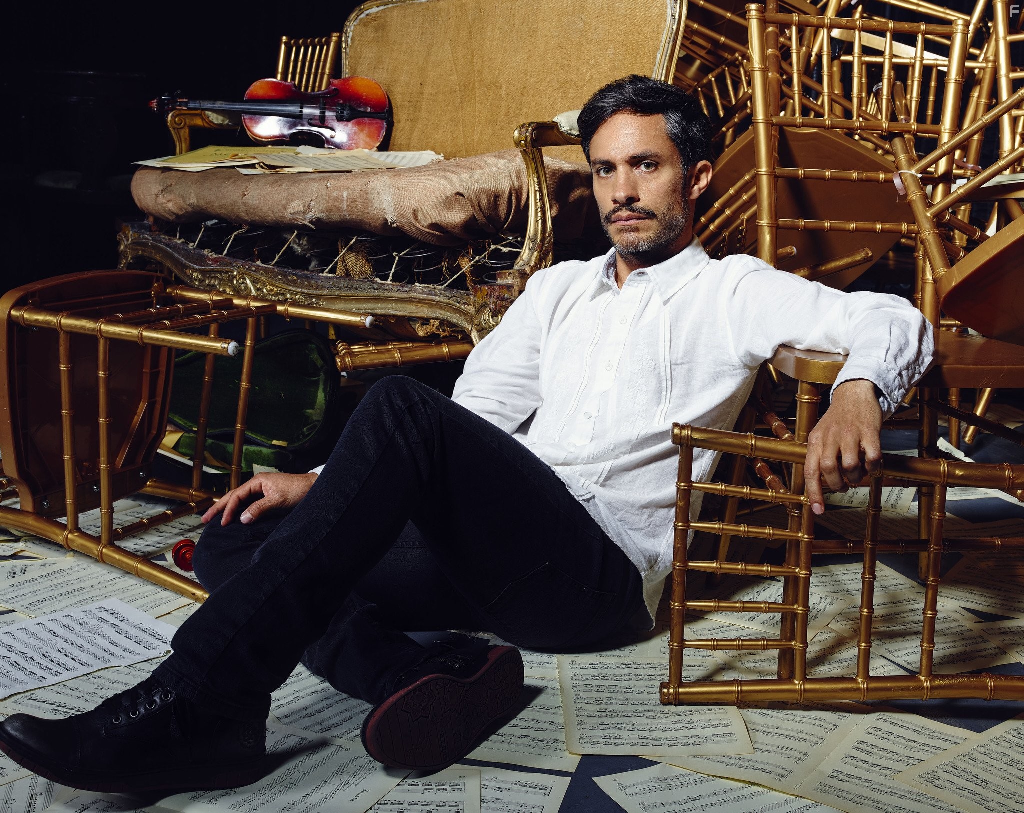 Gael Garc?a Bernal in Моцарт в джунглях (2014)