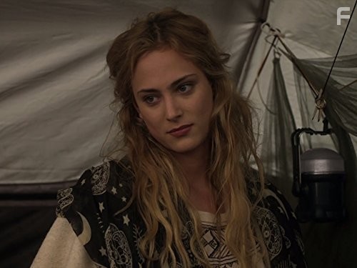 Nora Arnezeder in Моцарт в джунглях (2014)