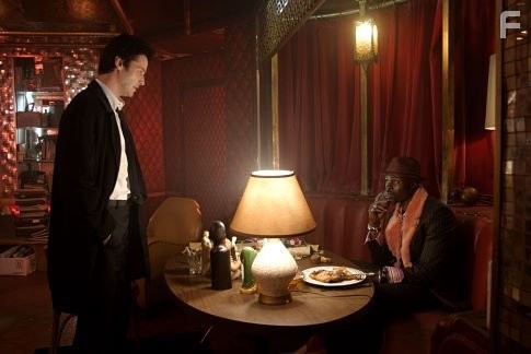 Keanu Reeves and Djimon Hounsou in Константин (2005)