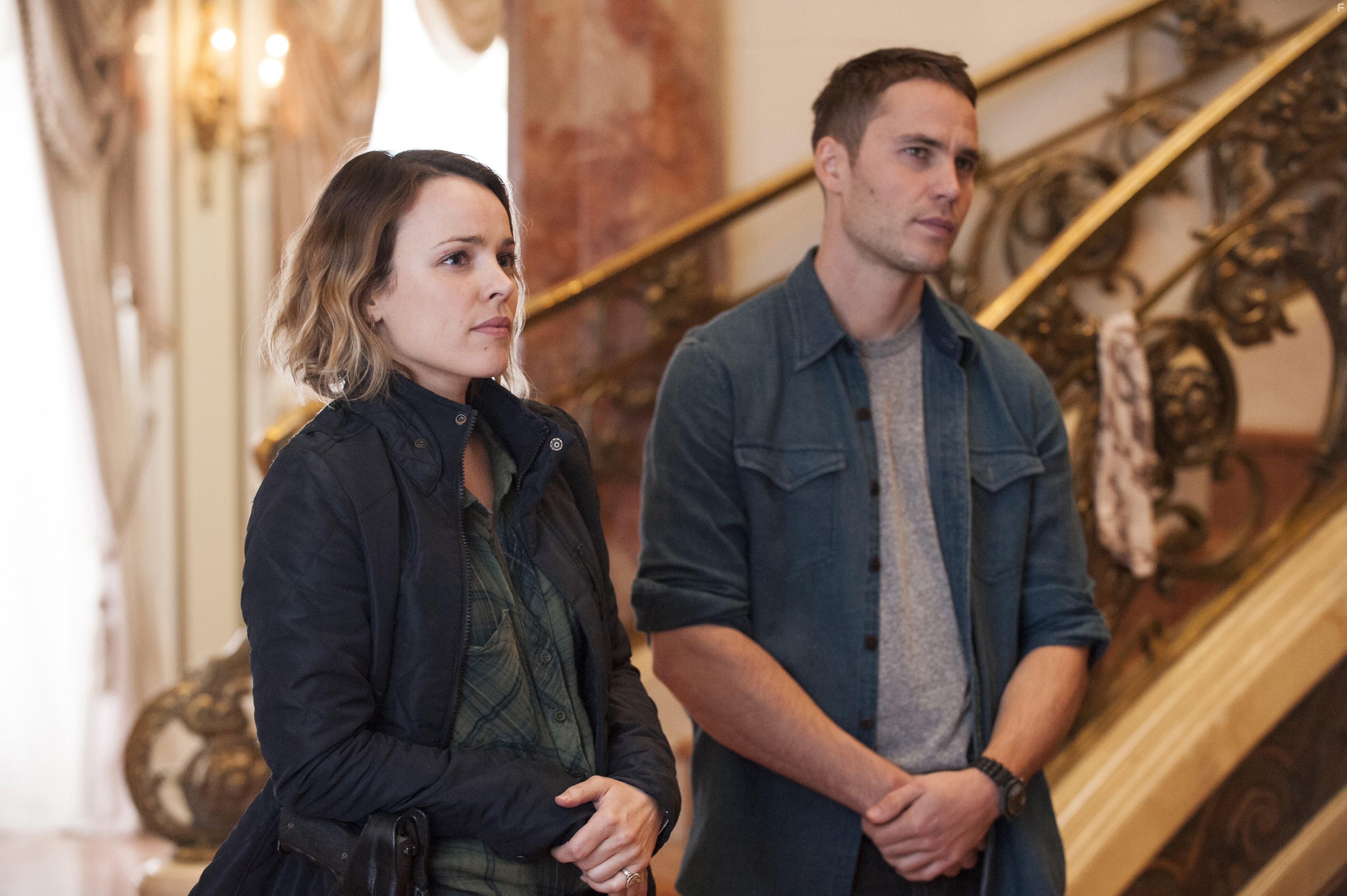 Rachel McAdams and Taylor Kitsch in Настоящий детектив (2014)