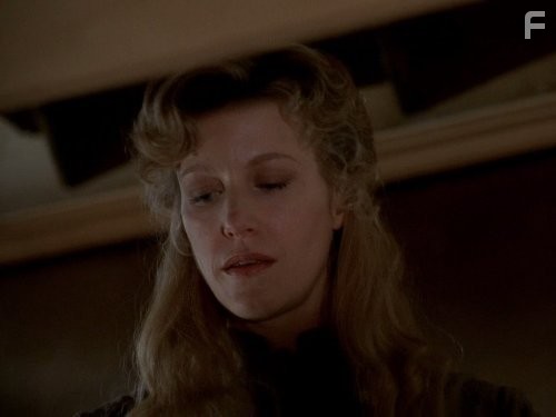 Anna Gunn in Дедвуд (2004)