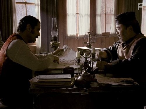 Ian McShane and Keone Young in Дедвуд (2004)
