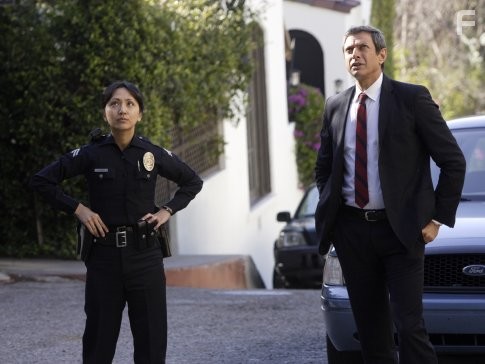 Jeff Goldblum and Linda Park in Детектив Рейнс (2007)