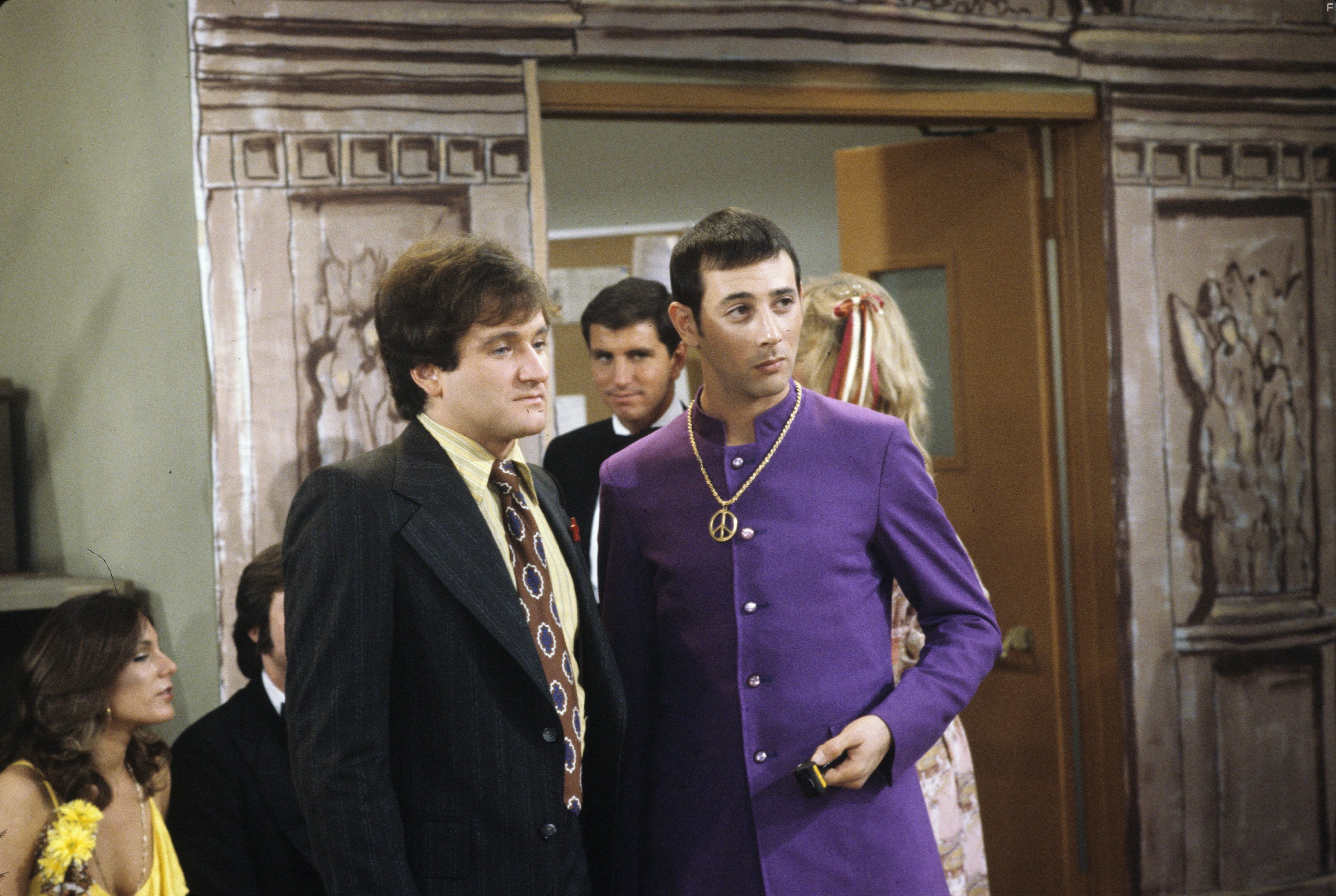 Robin Williams and Paul Reubens in Морк и Минди (1978)