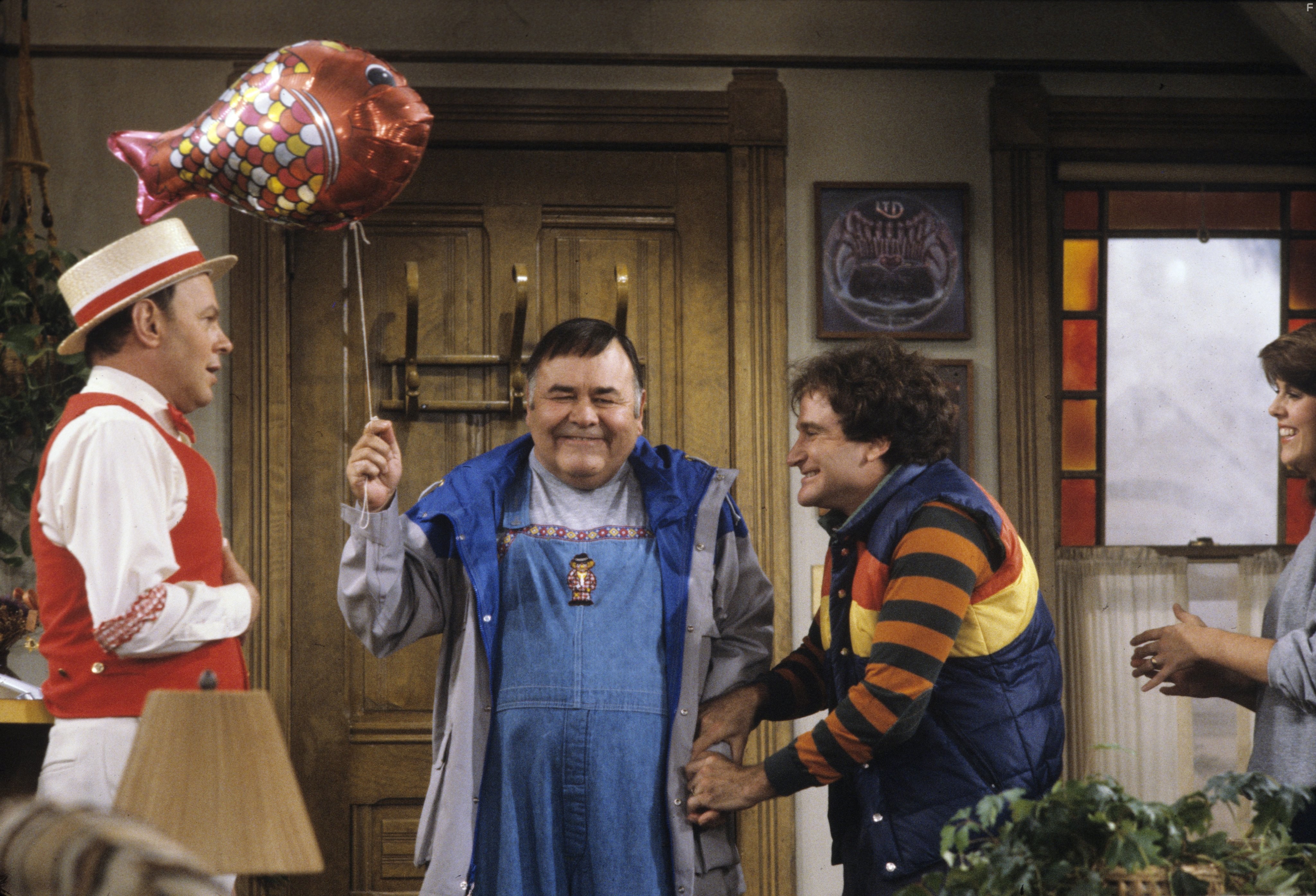 Robin Williams, Pam Dawber, Jonathan Winters, and Conrad Janis in Морк и Минди (1978)