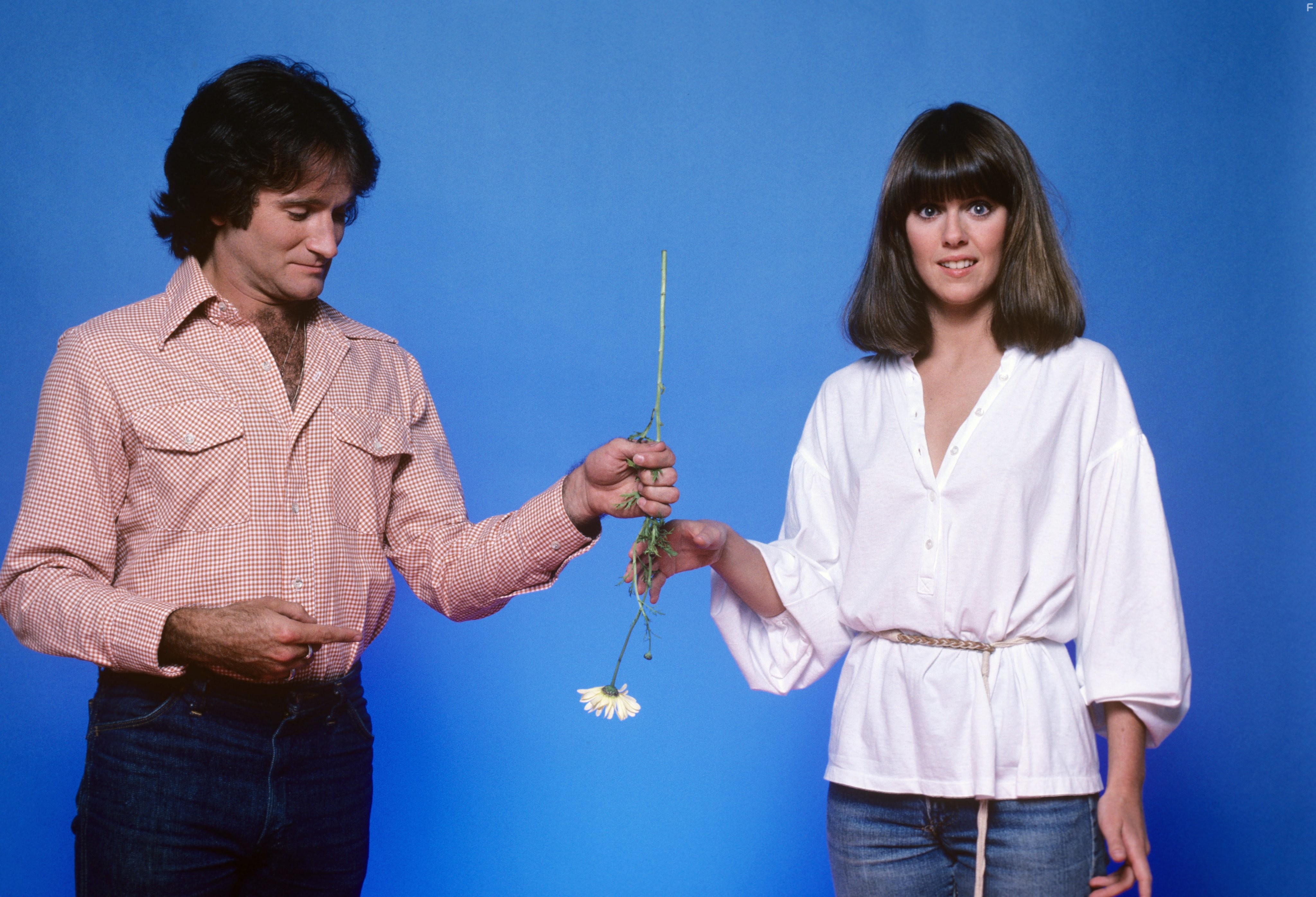 Robin Williams and Pam Dawber in Морк и Минди (1978)