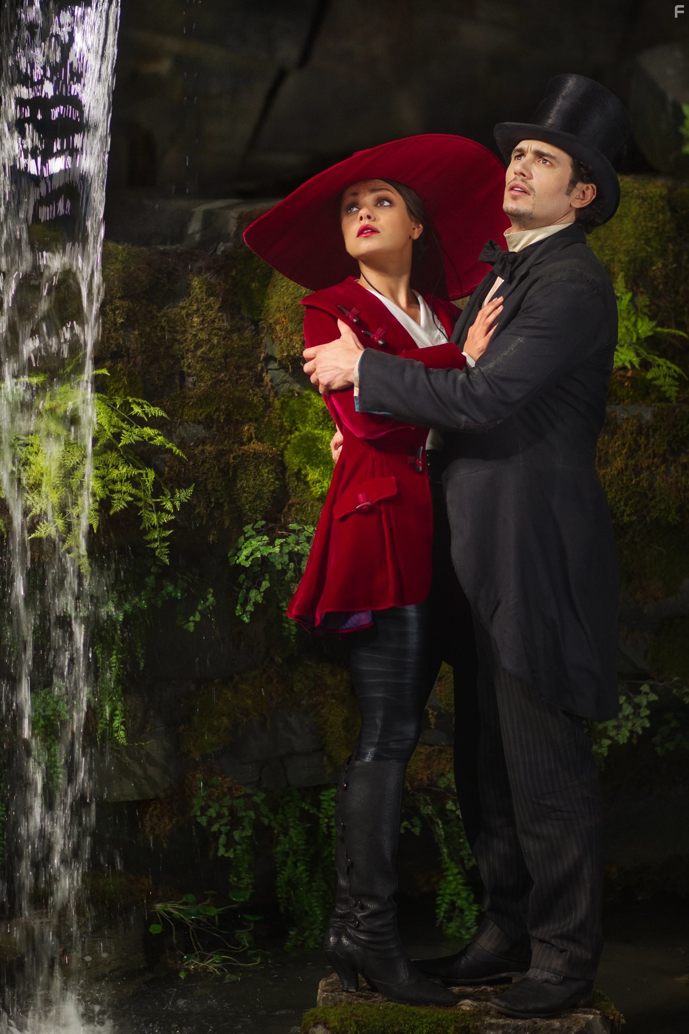 Mila Kunis, James Franco, and Merie Weismiller Wallace in Оз: Великий и Ужасный (2013)