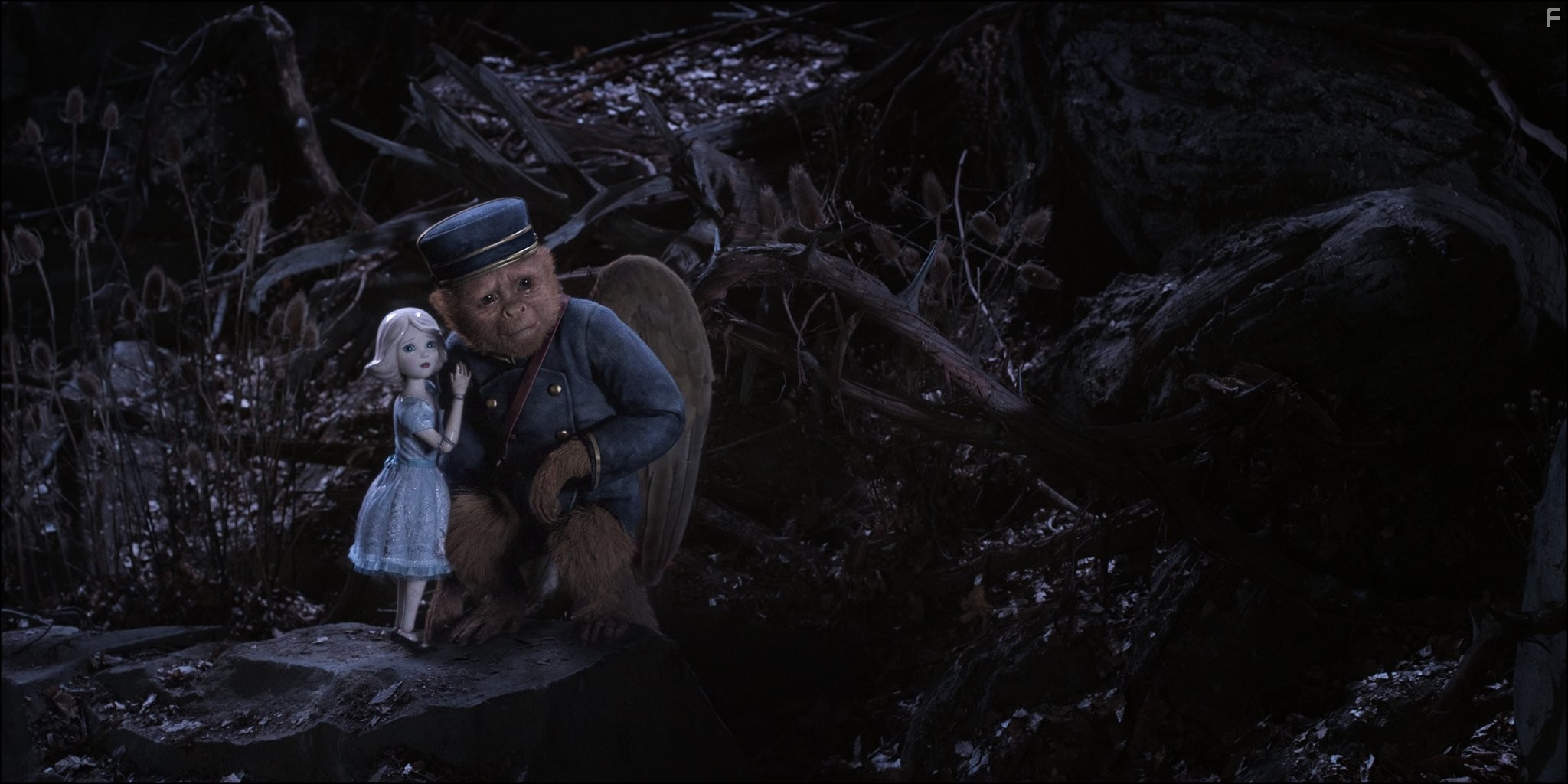 Zach Braff and Joey King in Оз: Великий и Ужасный (2013)