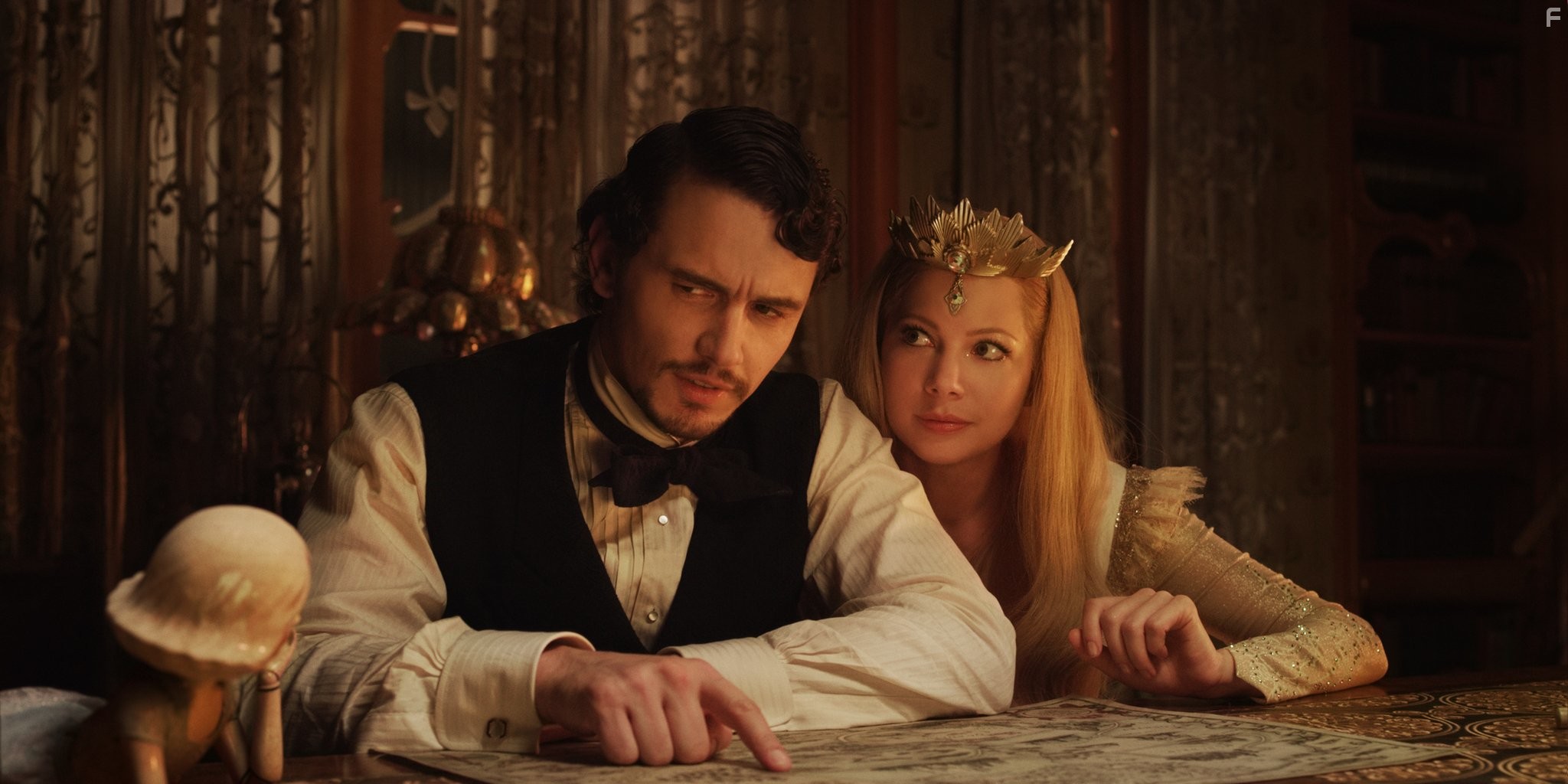 James Franco and Michelle Williams in Оз: Великий и Ужасный (2013)