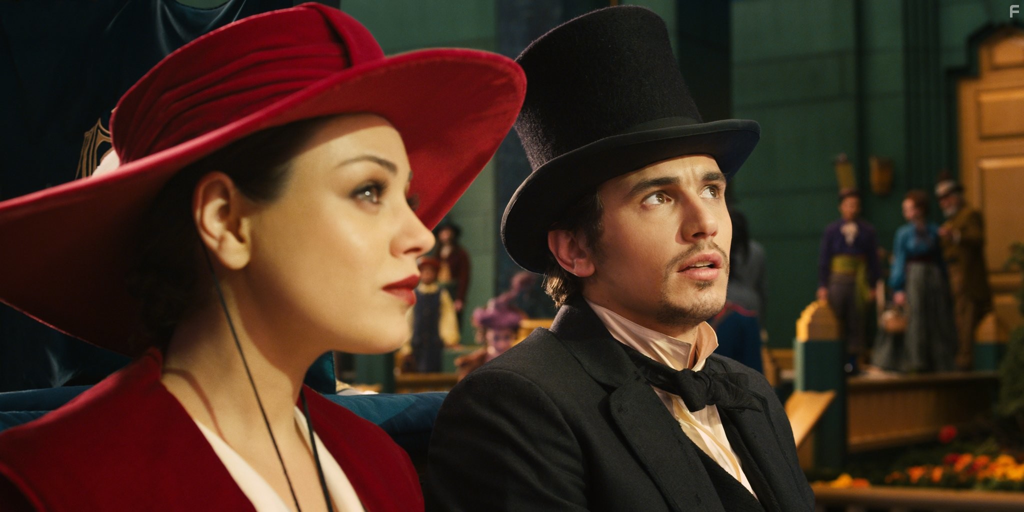 Mila Kunis and James Franco in Оз: Великий и Ужасный (2013)