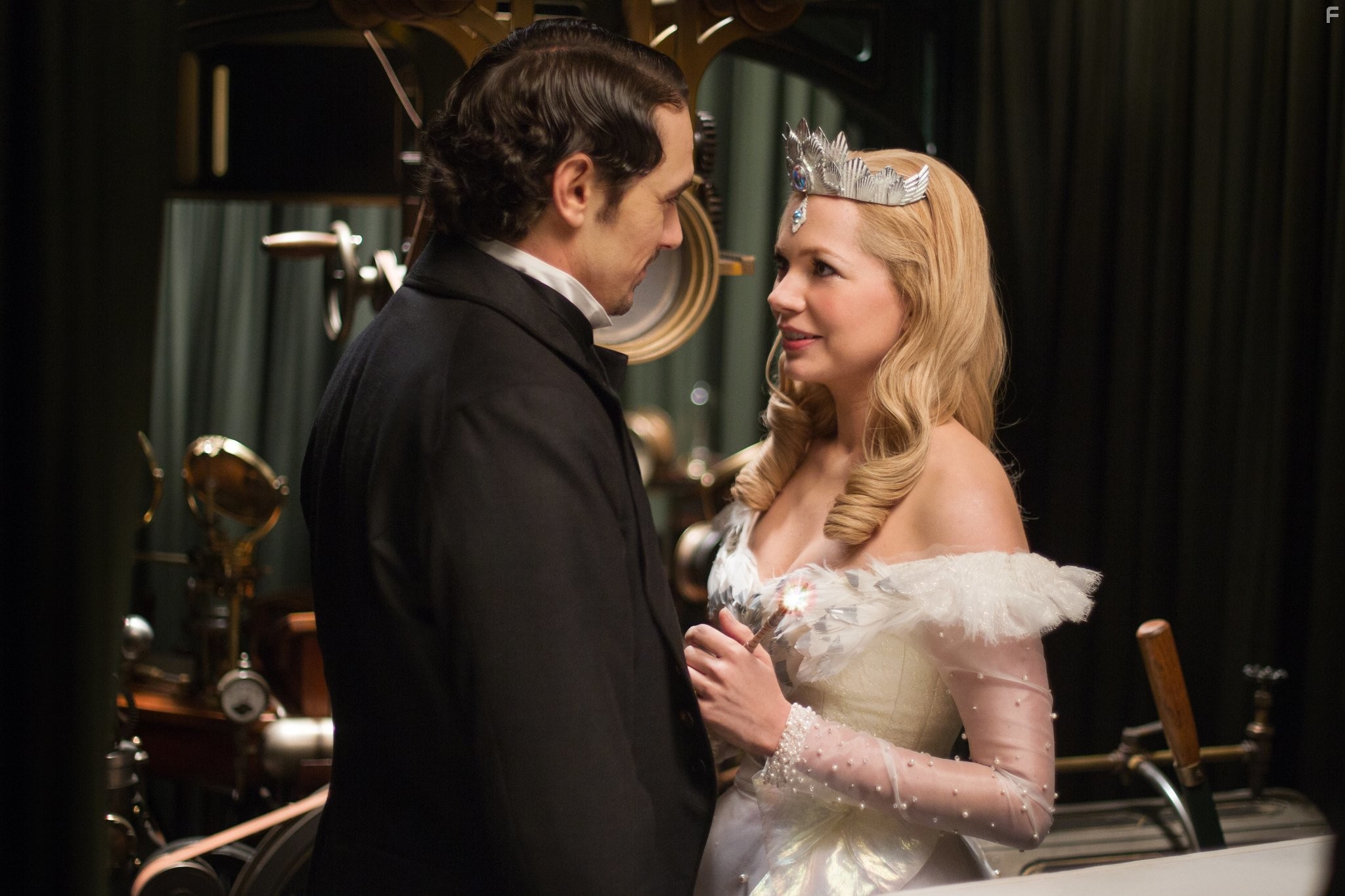 James Franco and Michelle Williams in Оз: Великий и Ужасный (2013)