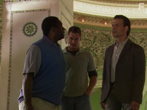 Patrick Swayze and Travis Fimmel in Зверь (2009)