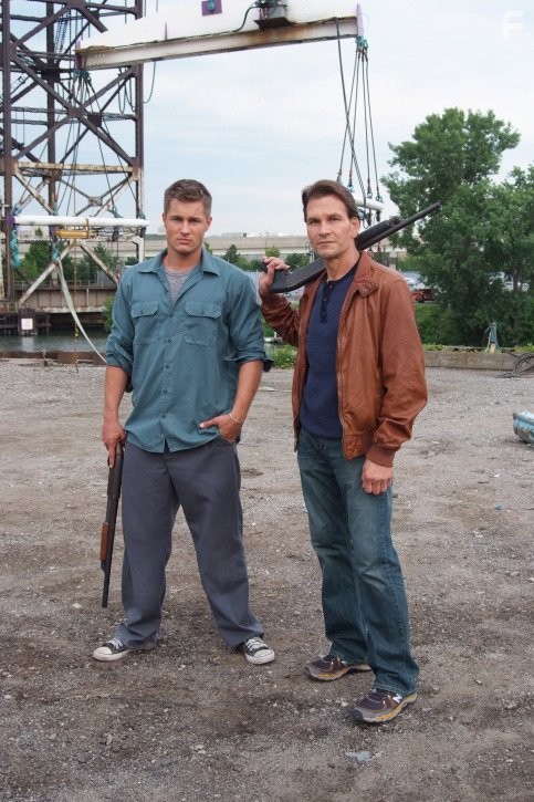 Patrick Swayze and Travis Fimmel in Зверь (2009)