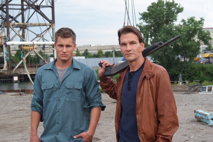 Patrick Swayze and Travis Fimmel in Зверь (2009)