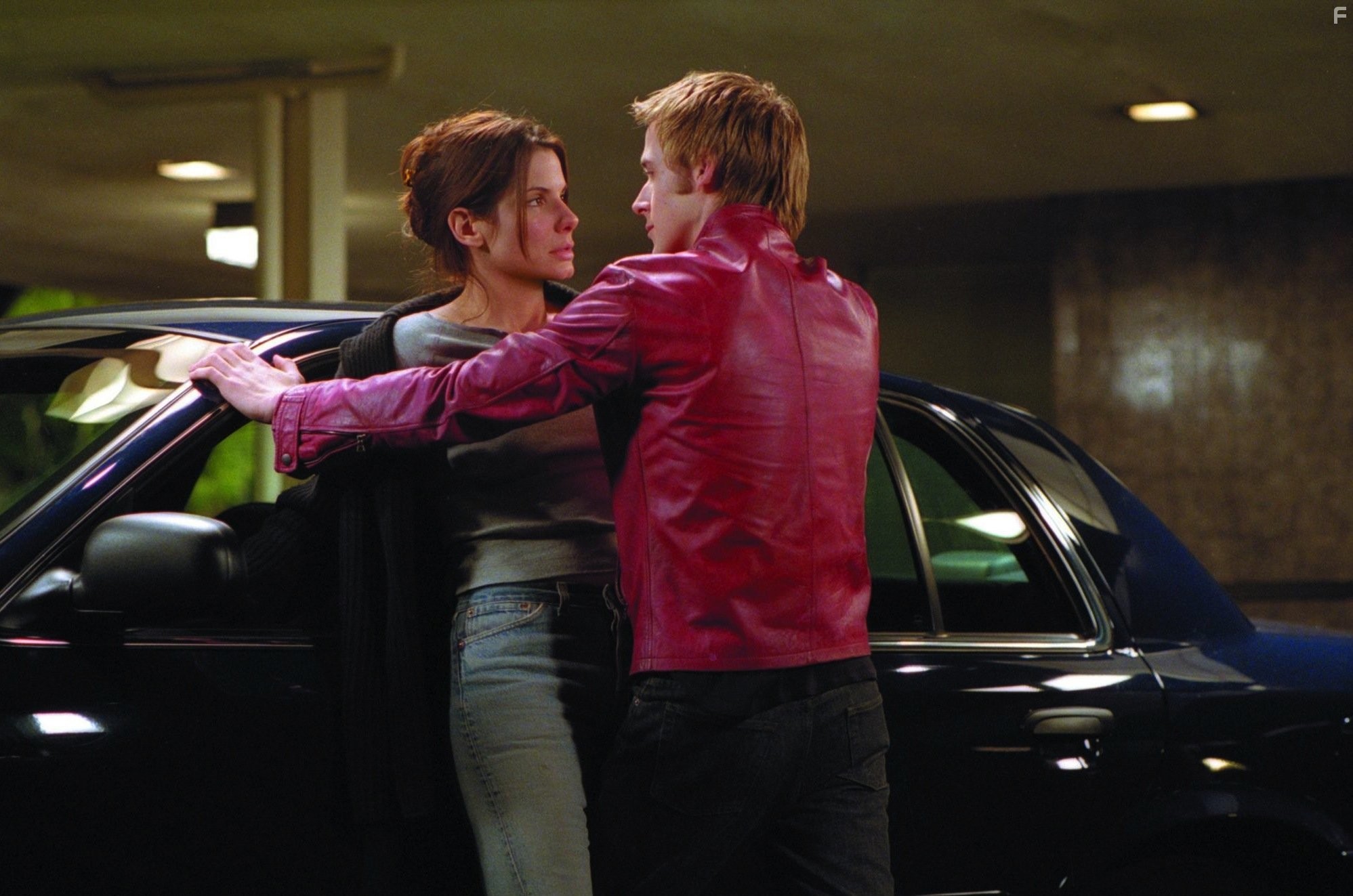 Sandra Bullock and Ryan Gosling in Отсчет убийст8 (2002)