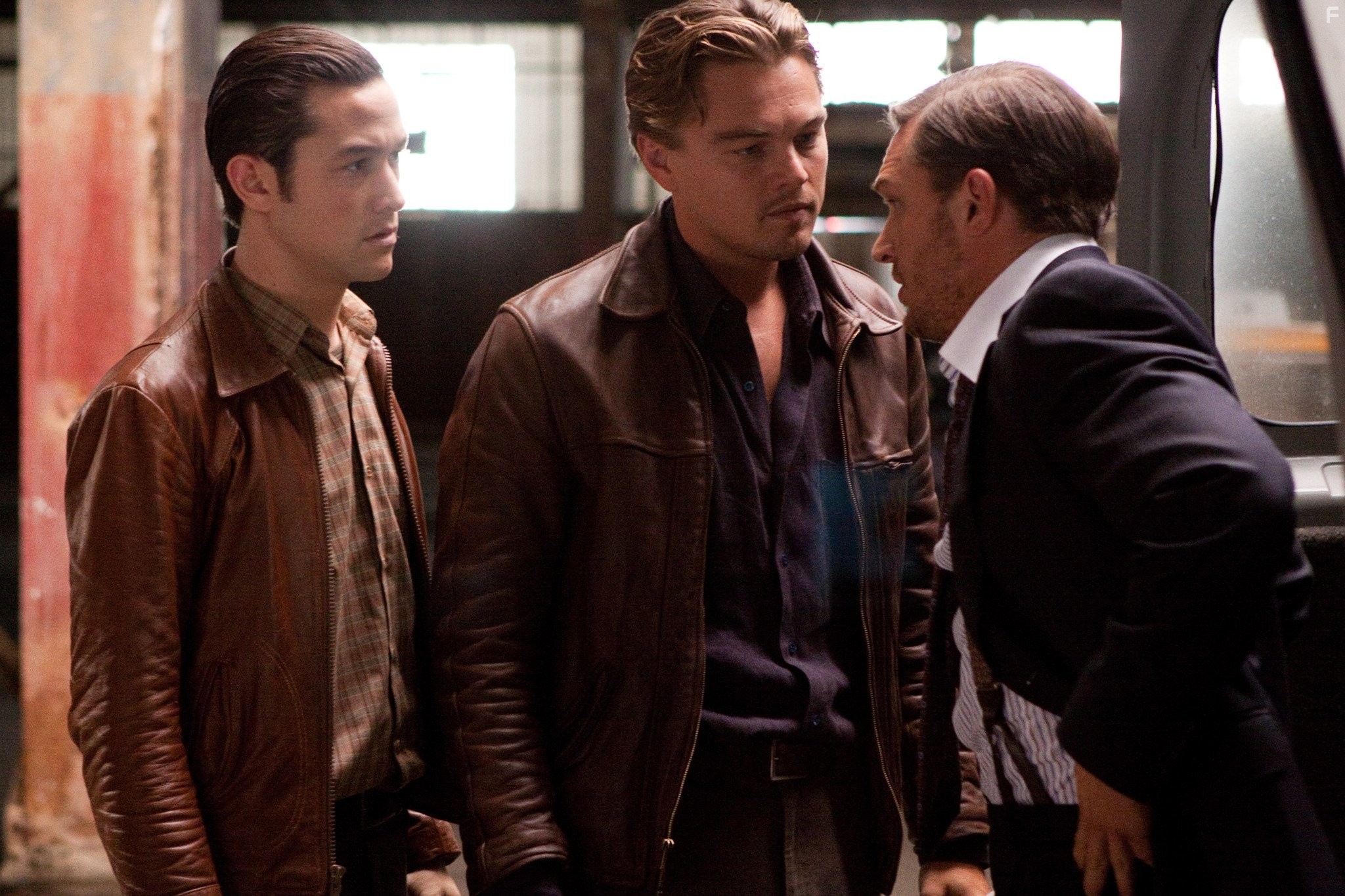 Leonardo DiCaprio, Joseph Gordon-Levitt, and Tom Hardy in Начало (2010)