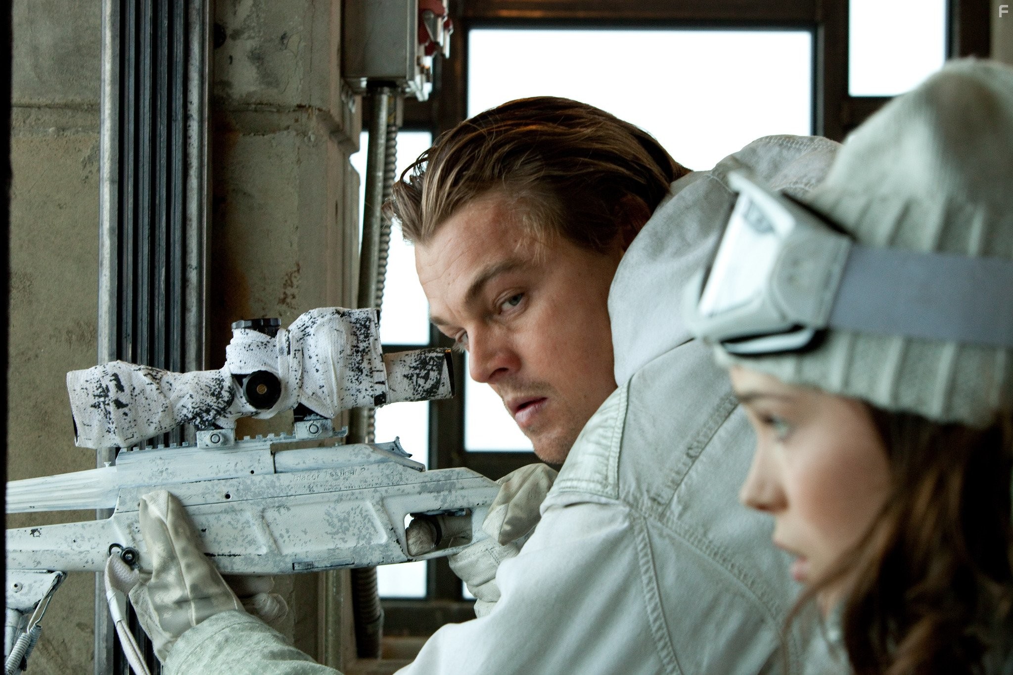 Leonardo DiCaprio and Ellen Page in Начало (2010)