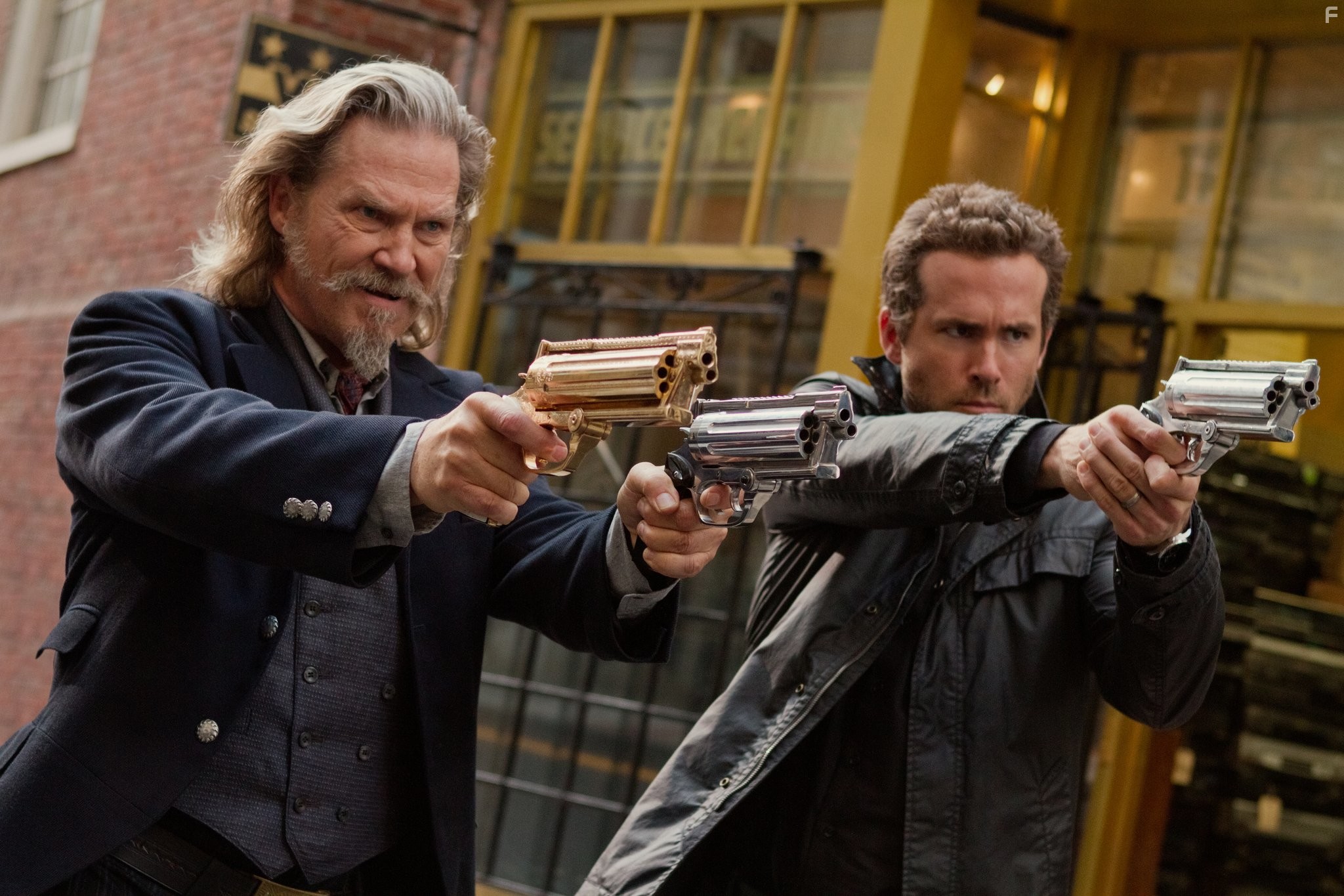 Jeff Bridges and Ryan Reynolds in Призрачный патруль (2013)