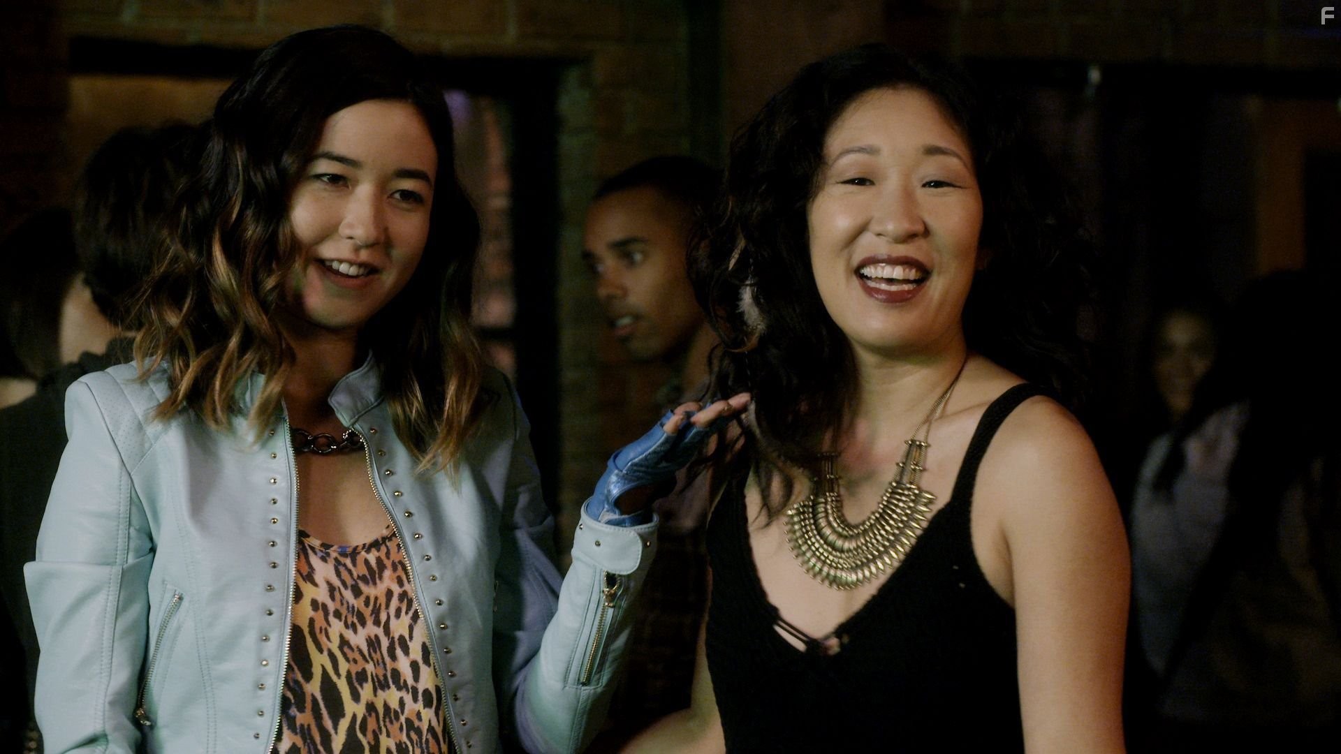 Sandra Oh and Maya Erskine in Бета (2013)