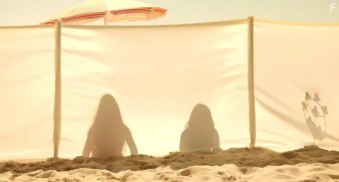 Les yeux jaunes des crocodiles (2014)