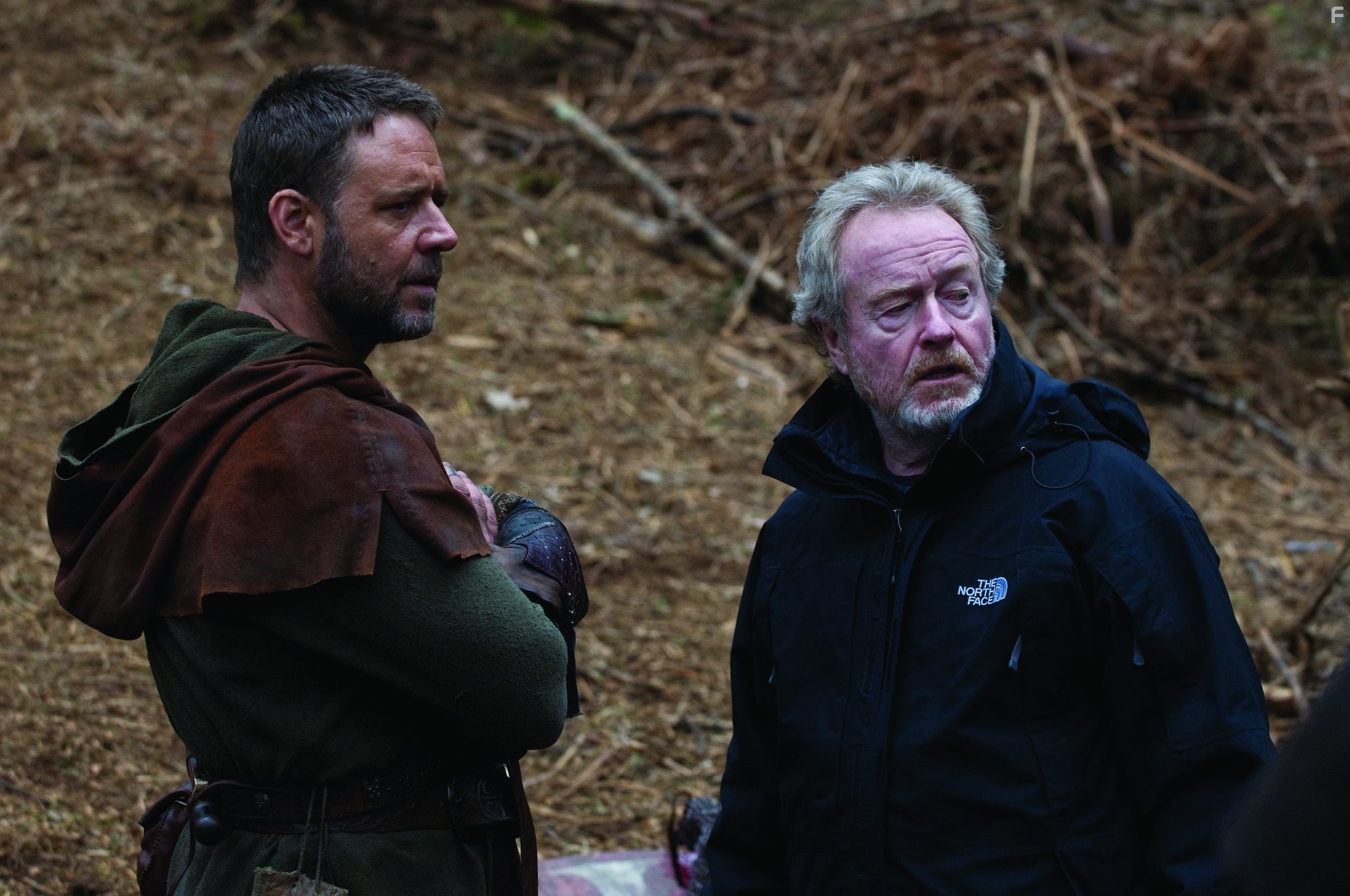 Russell Crowe and Ridley Scott in Робин Гуд (2010)
