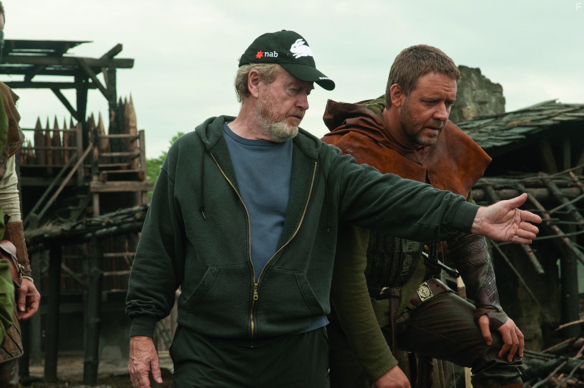 Russell Crowe and Ridley Scott in Робин Гуд (2010)