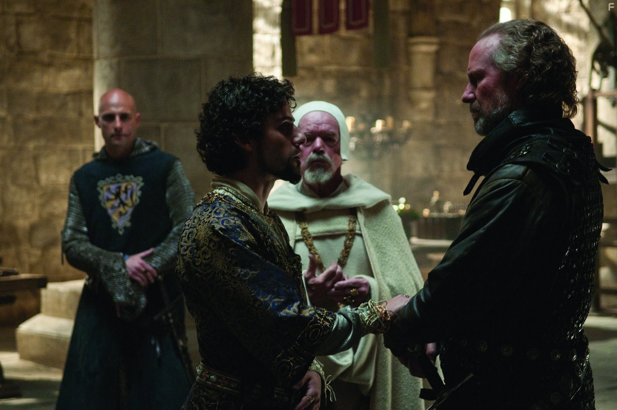 William Hurt, Mark Strong, and Oscar Isaac in Робин Гуд (2010)