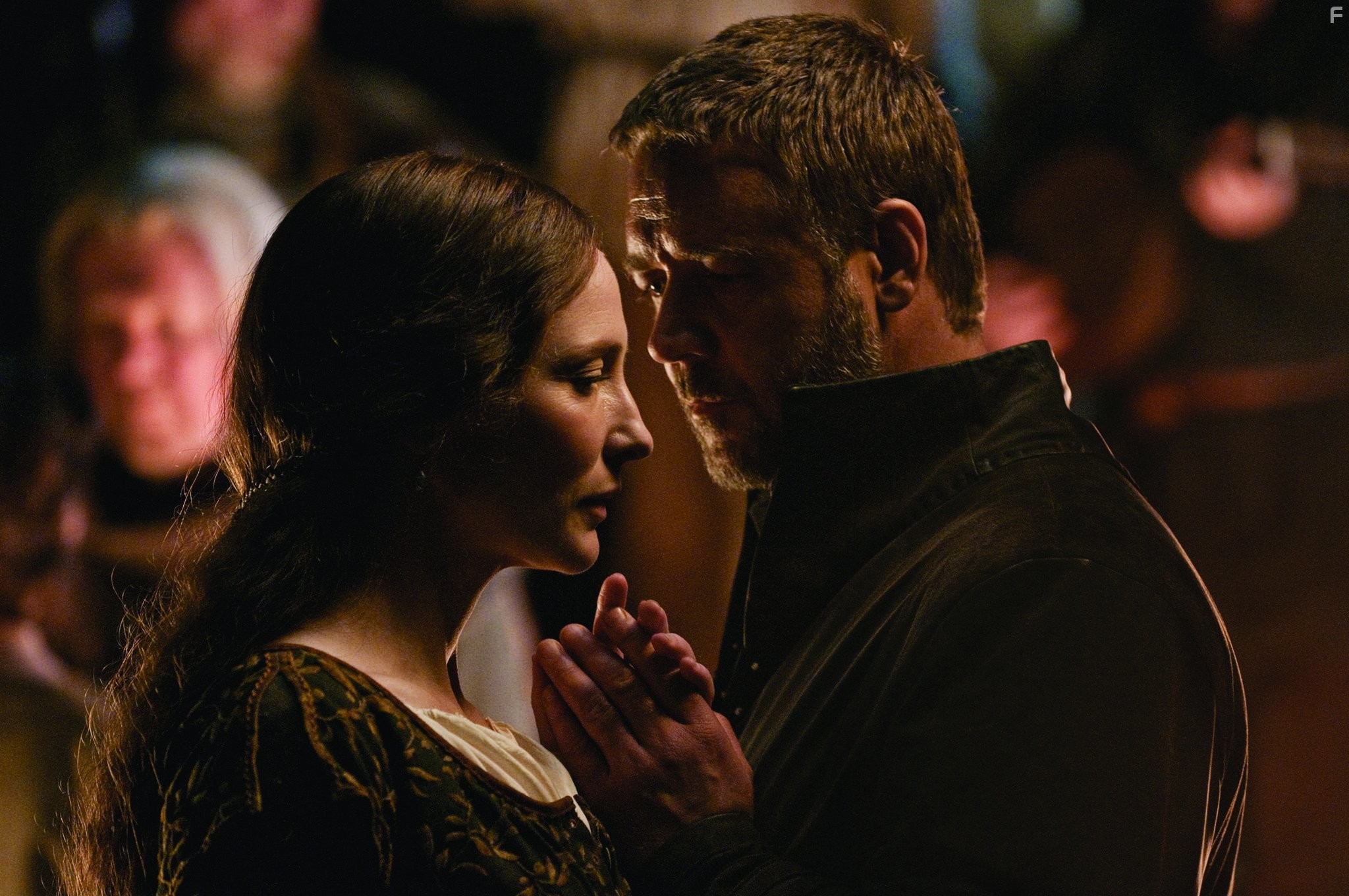 Russell Crowe and Cate Blanchett in Робин Гуд (2010)