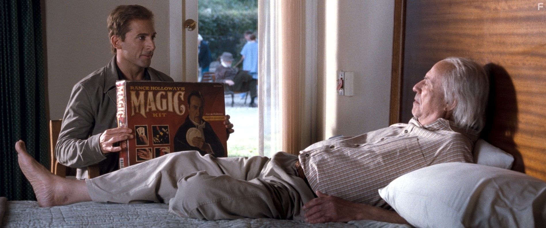 Alan Arkin and Steve Carell in Невероятный Бёрт Уандерстоун (2013)