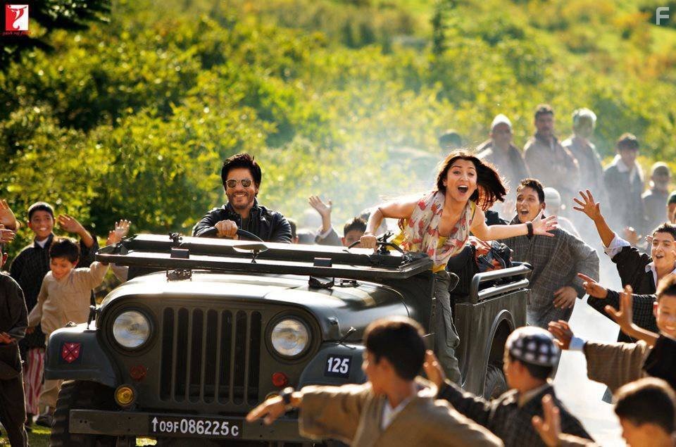 Shah Rukh Khan and Anushka Sharma in Пока я жив (2012)