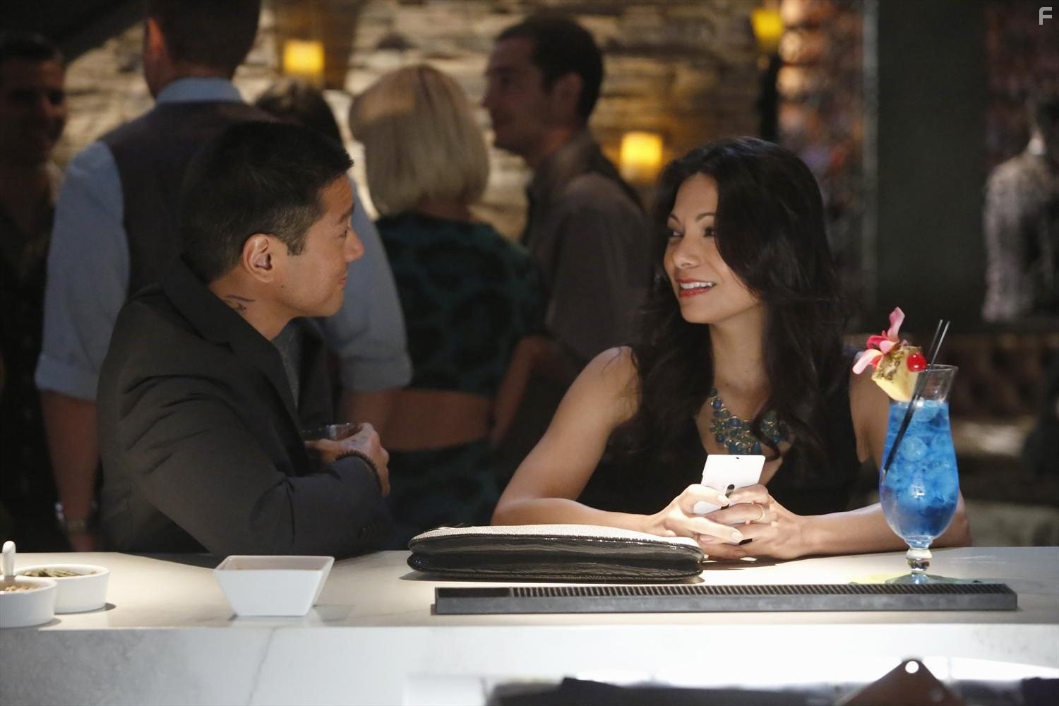 Jared Asato and Ginger Gonzaga in Миксология (2013)