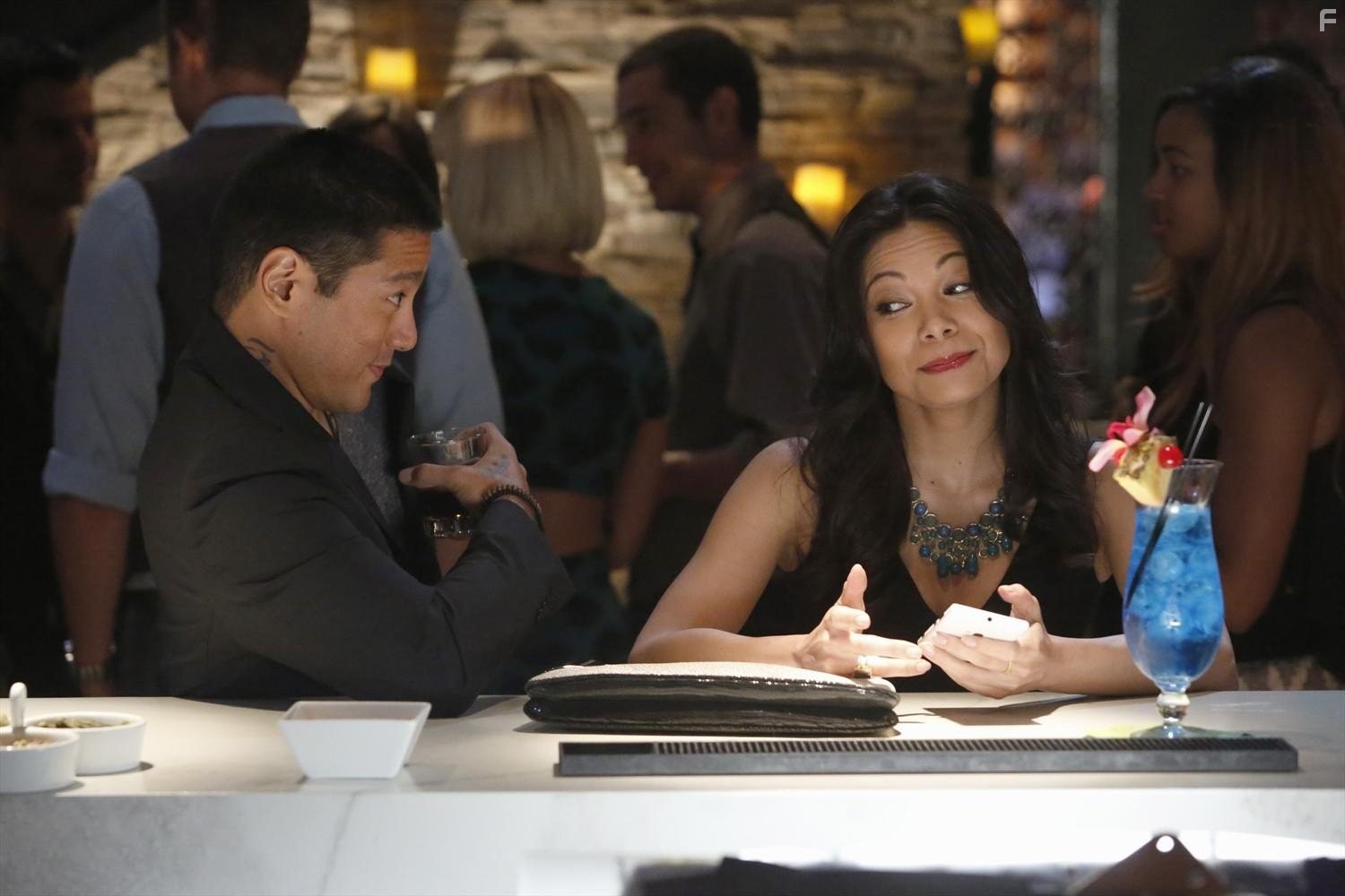 Jared Asato and Ginger Gonzaga in Миксология (2013)