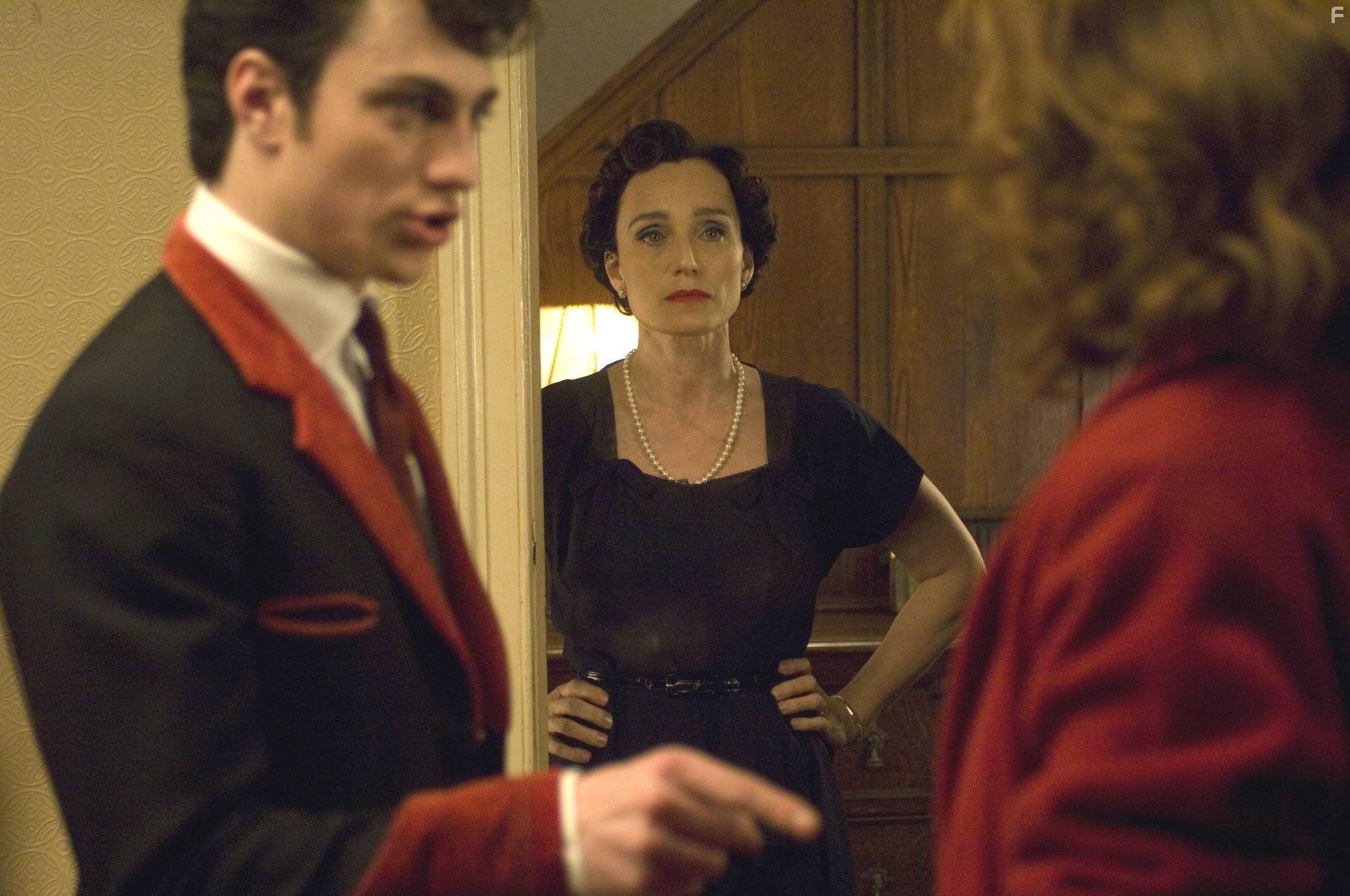 Kristin Scott Thomas and Aaron Taylor-Johnson in Стать Джоном Ленноном (2009)