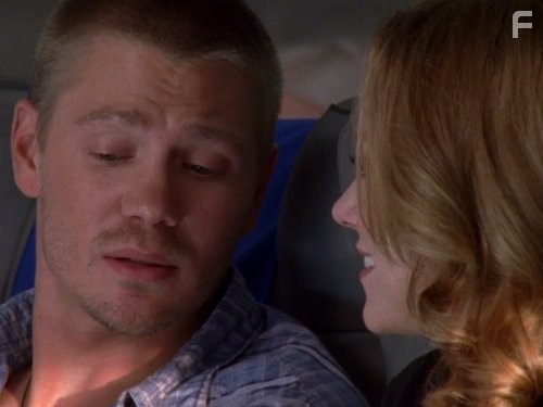 Chad Michael Murray and Hilarie Burton in Холм одного дерева (2003)