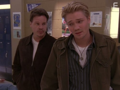 Craig Sheffer and Chad Michael Murray in Холм одного дерева (2003)