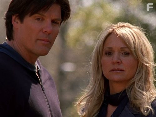 Paul Johansson and Barbara Alyn Woods in Холм одного дерева (2003)