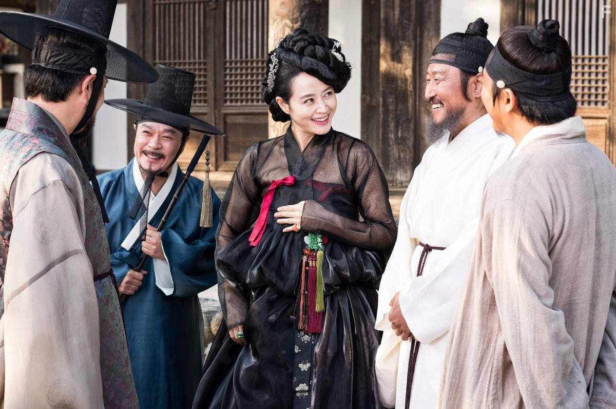 Hye-su Kim and Kang-ho Song in Gwansang (2013)