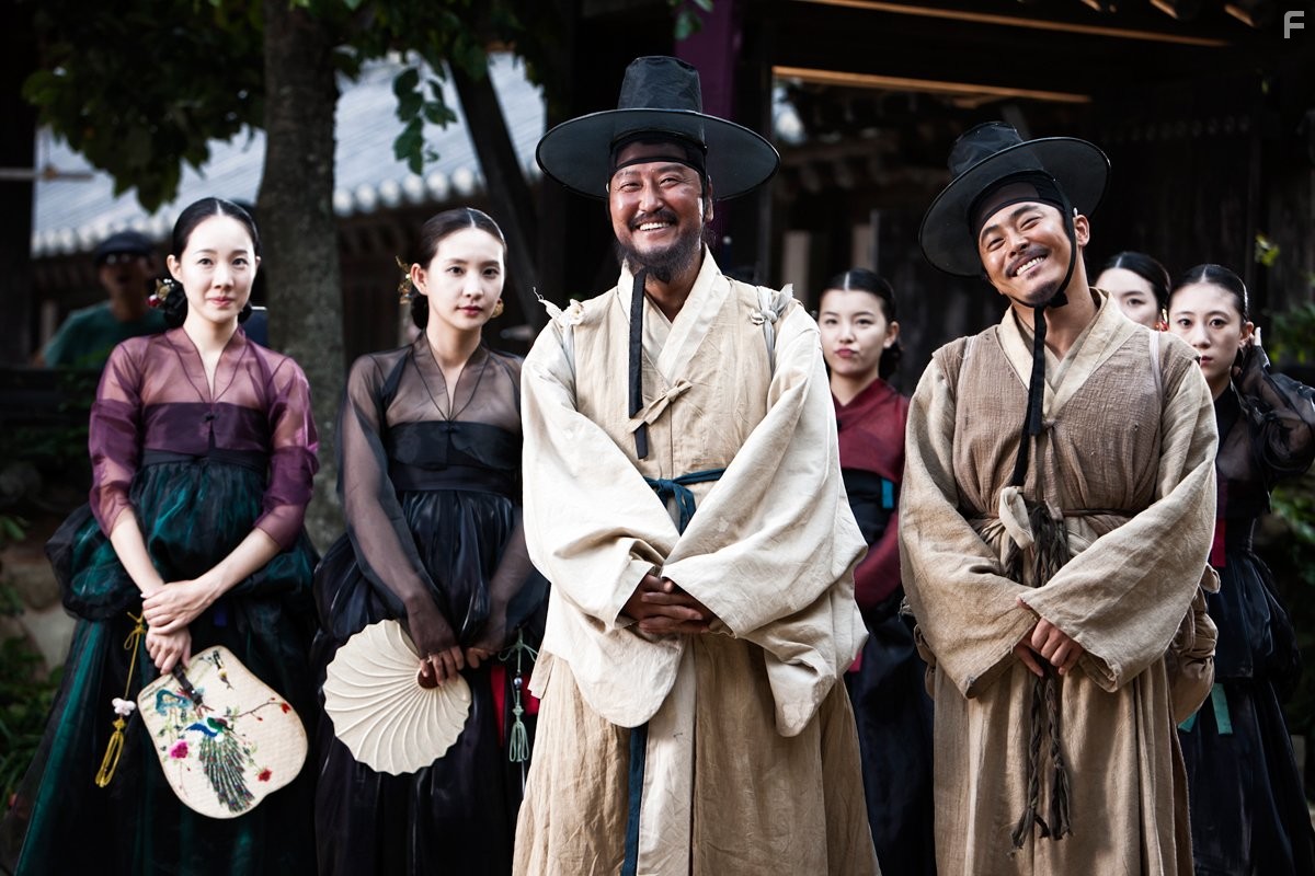 Kang-ho Song and Jung-suk Jo in Gwansang (2013)