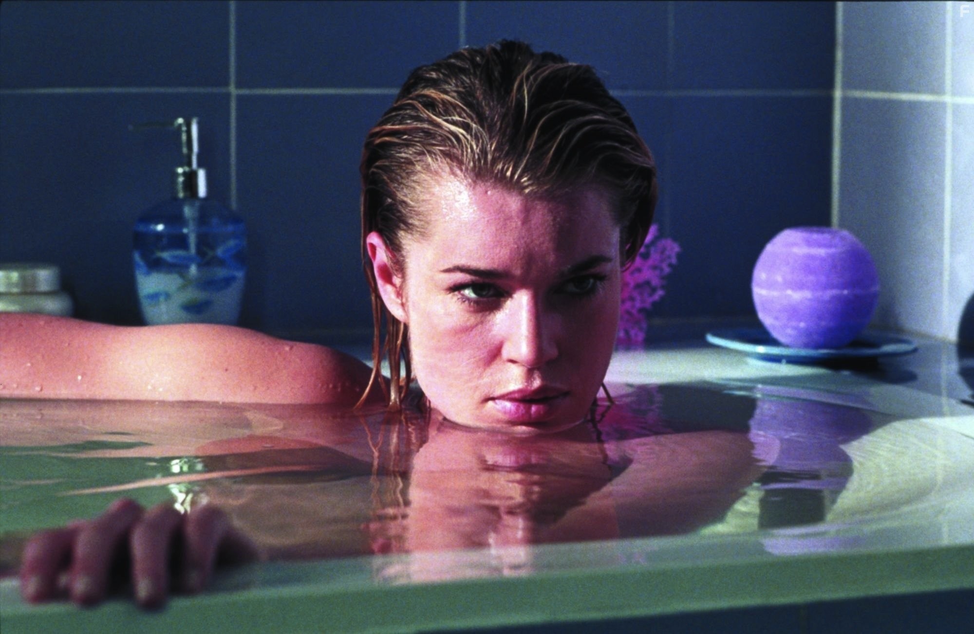 Rebecca Romijn in Роковая женщина (2002)