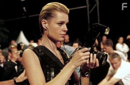 Rebecca Romijn in Роковая женщина (2002)