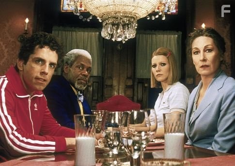 Danny Glover, Gwyneth Paltrow, Anjelica Huston, and Ben Stiller in Семейка Тененбаум (2001)