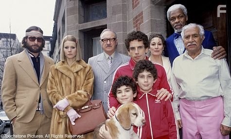 Danny Glover, Gene Hackman, Gwyneth Paltrow, Anjelica Huston, Ben Stiller, Luke Wilson, Jonah Meyerson, Kumar Pallana, and Grant Rosenmeyer in Семейка Тененбаум (2001)