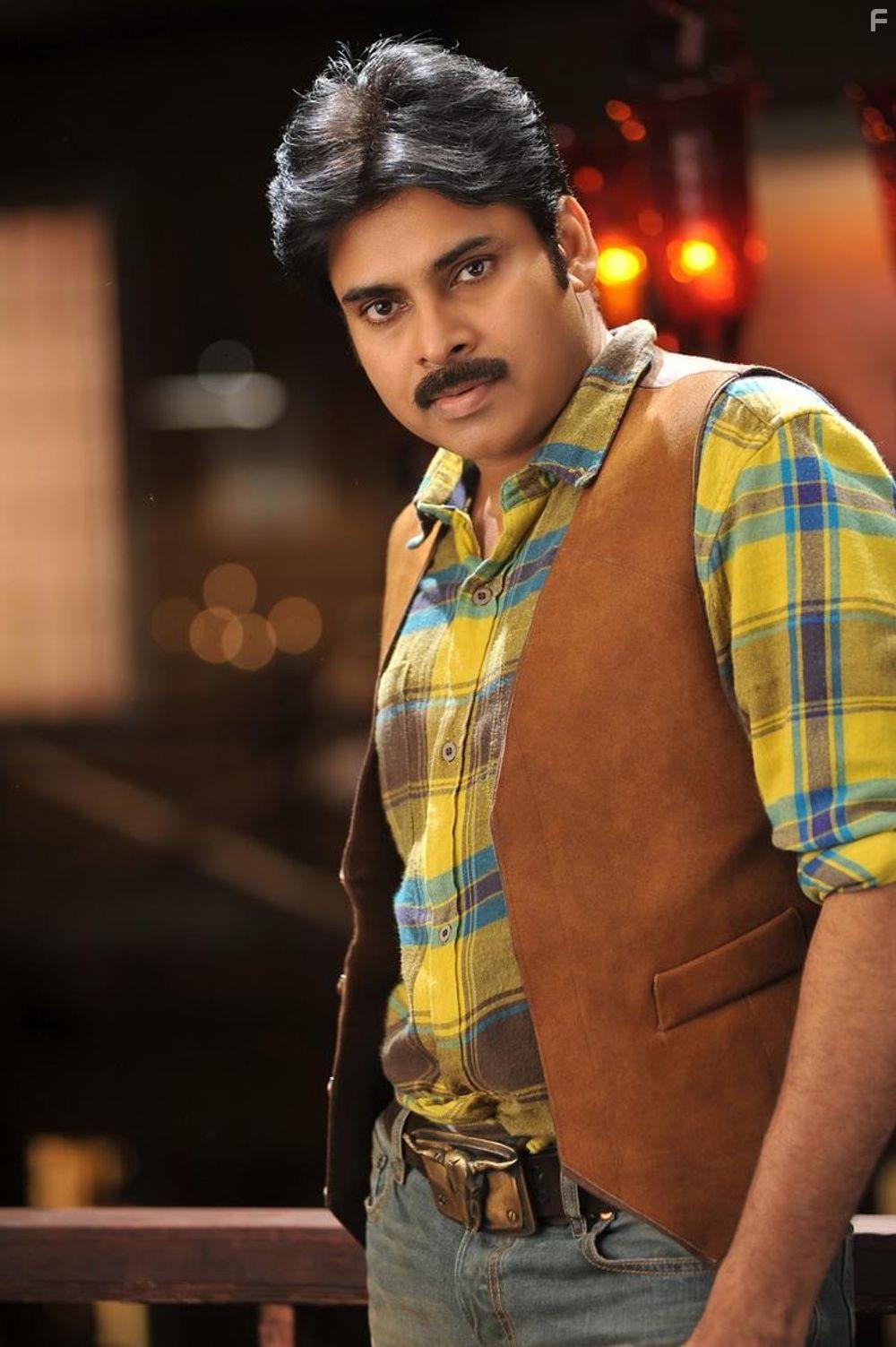 Pawan Kalyan in Cameraman Gangatho Rambabu (2012)