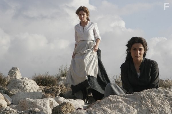 Valeria Solarino and Isabella Ragonese in Viola di mare (2009)