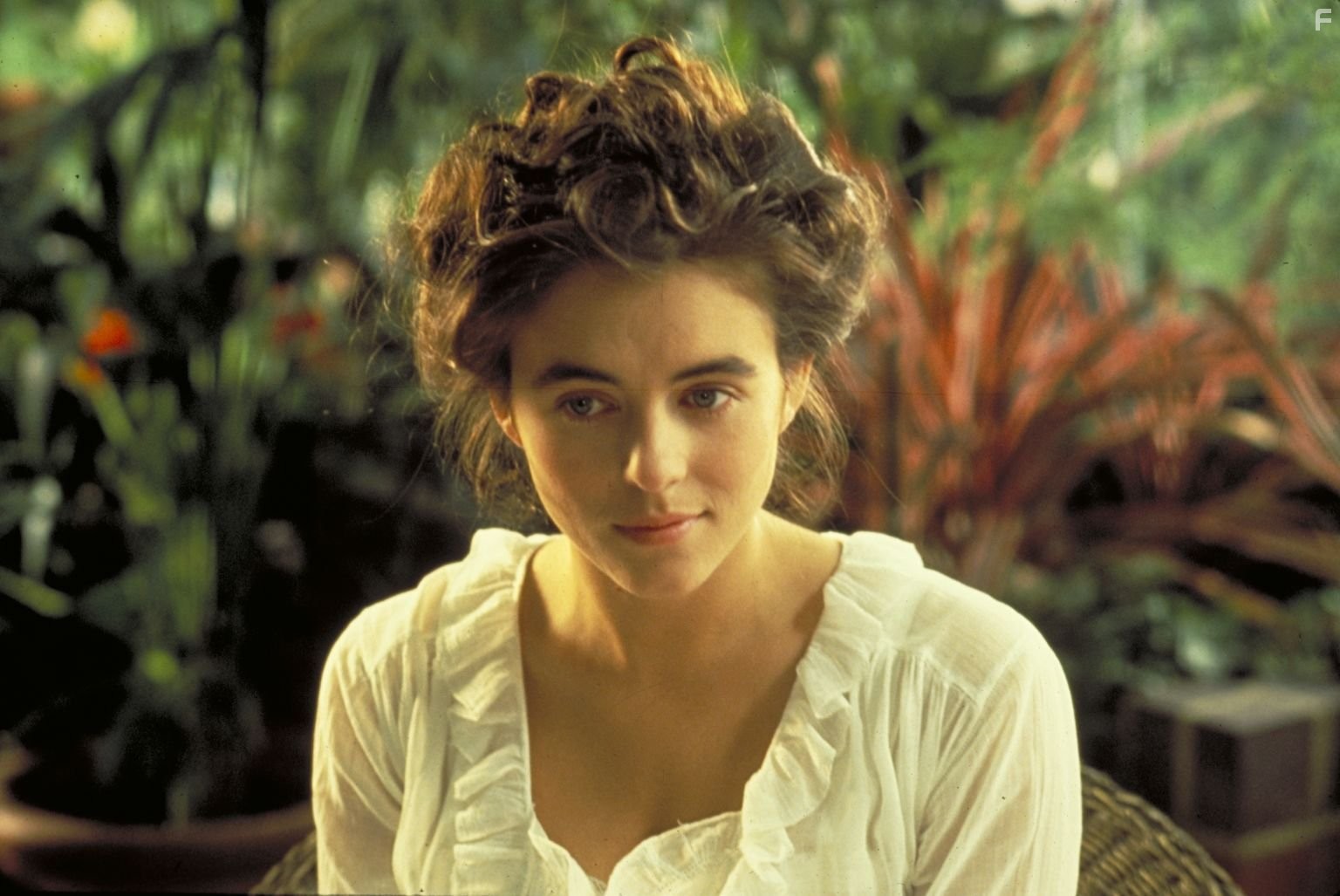 Elizabeth Hurley in Приключения молодого Индианы Джонса (1992)