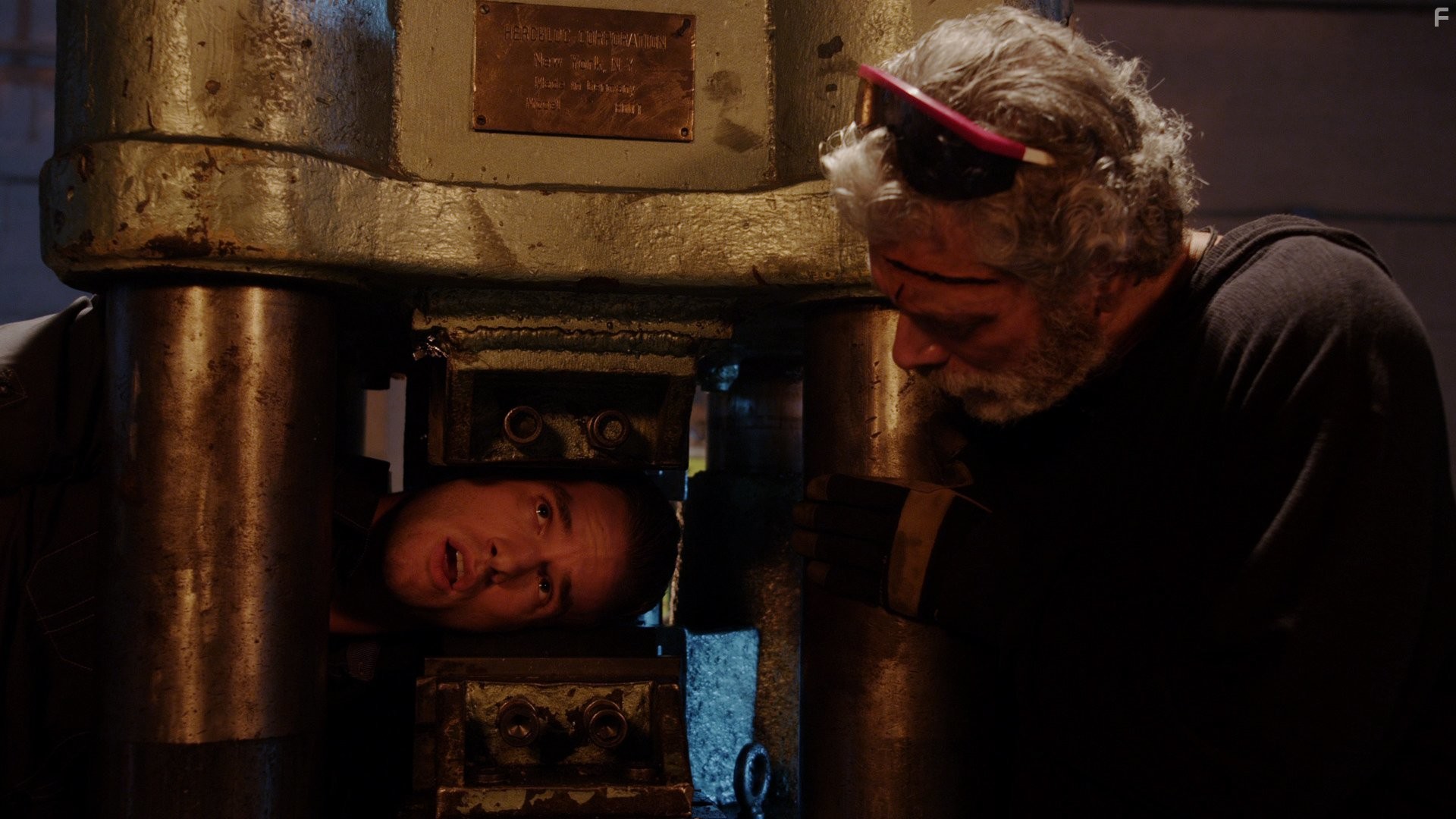 Stephen Lang and Andy Favreau in Обезьянья лапа (2013)