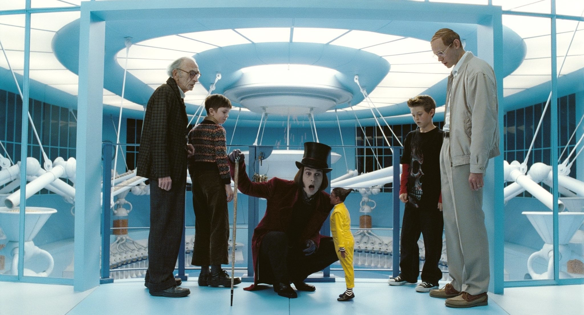 Johnny Depp, Adam Godley, Freddie Highmore, David Kelly, Deep Roy, and Jordan Fry in Чарли и шoколадная фабрика (2005)
