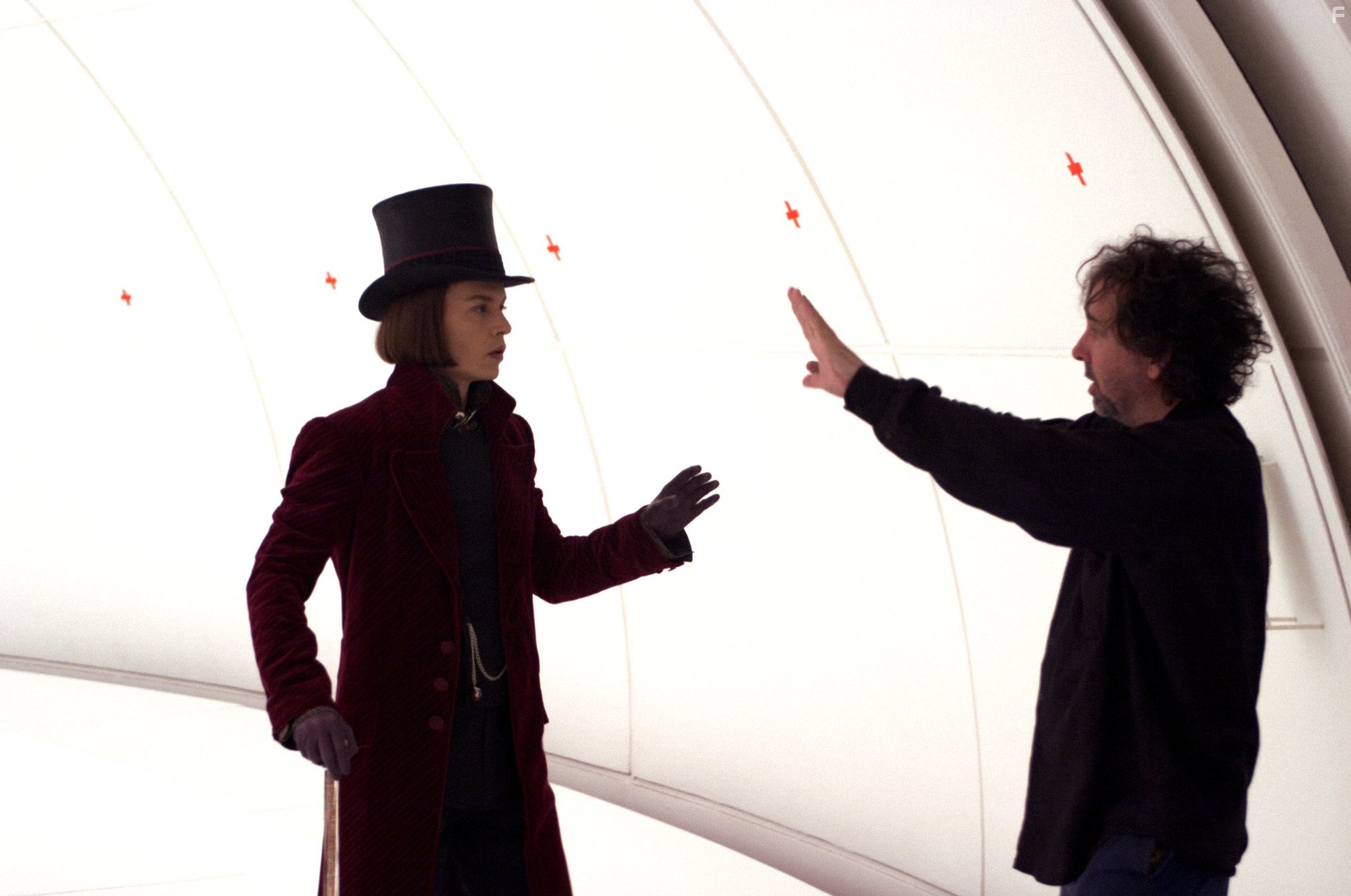 Johnny Depp and Tim Burton in Чарли и шoколадная фабрика (2005)