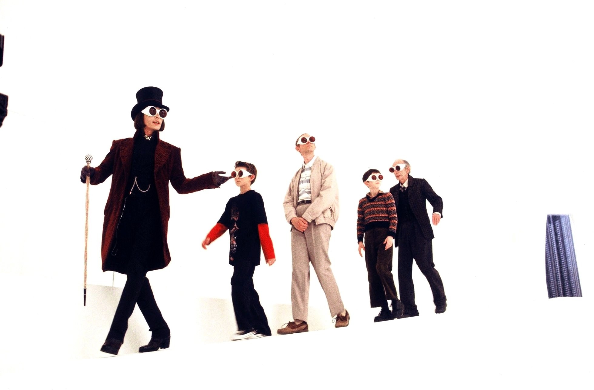 Johnny Depp, Adam Godley, Freddie Highmore, David Kelly, and Jordan Fry in Чарли и шoколадная фабрика (2005)