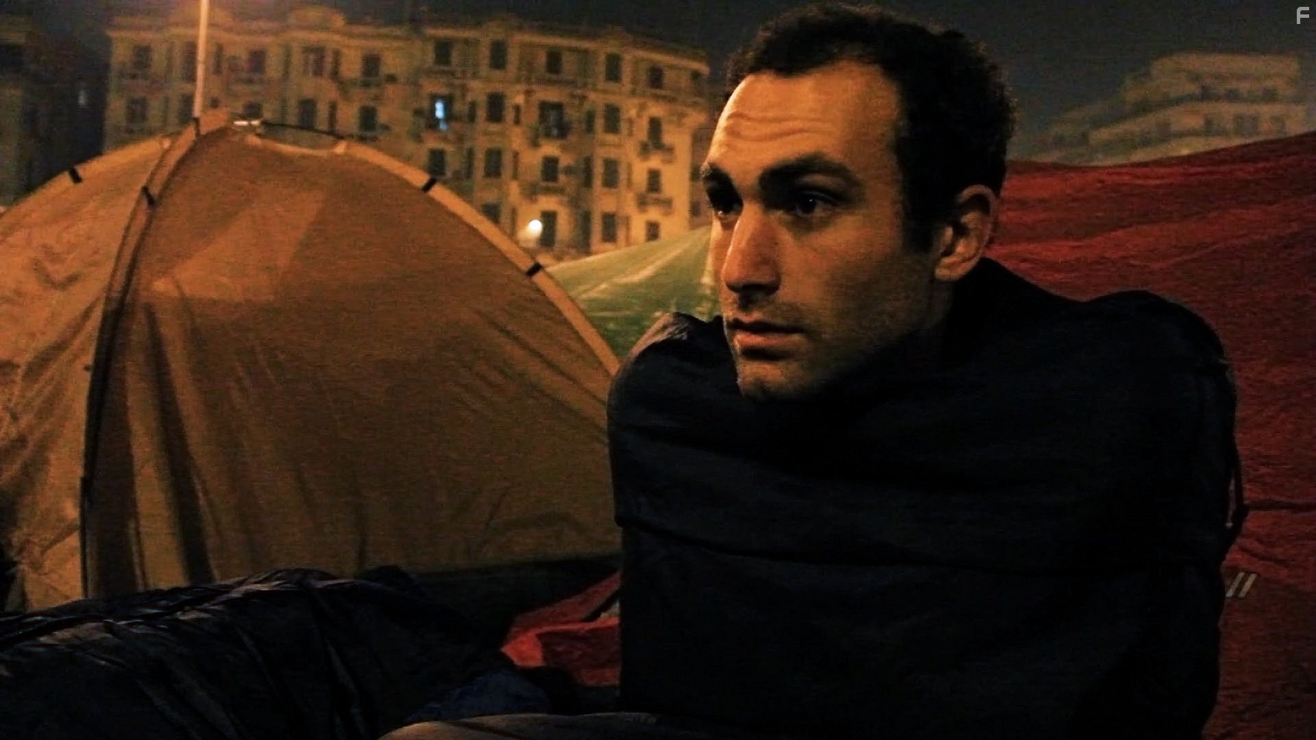 Khalid Abdalla in Площадь (2013)
